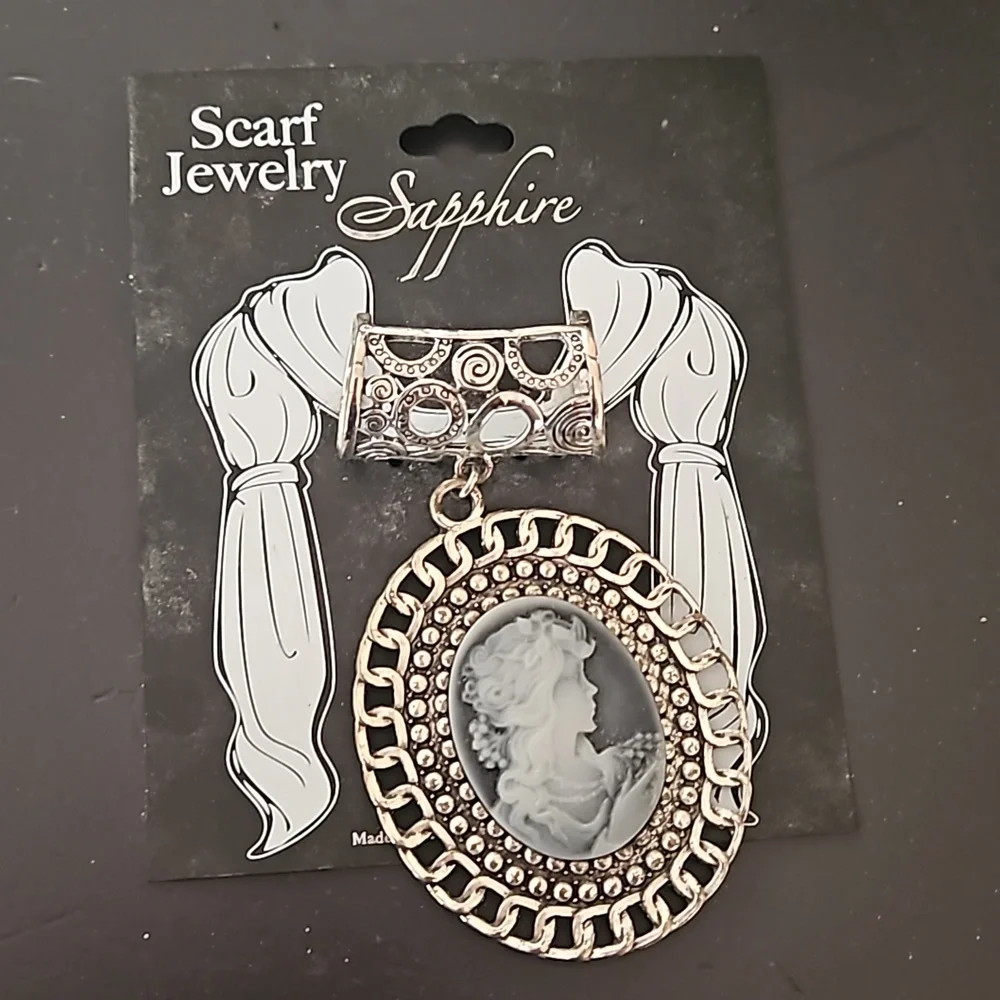 Scarf Pendant. Goth Victorian Camio - Picture 2 of 5